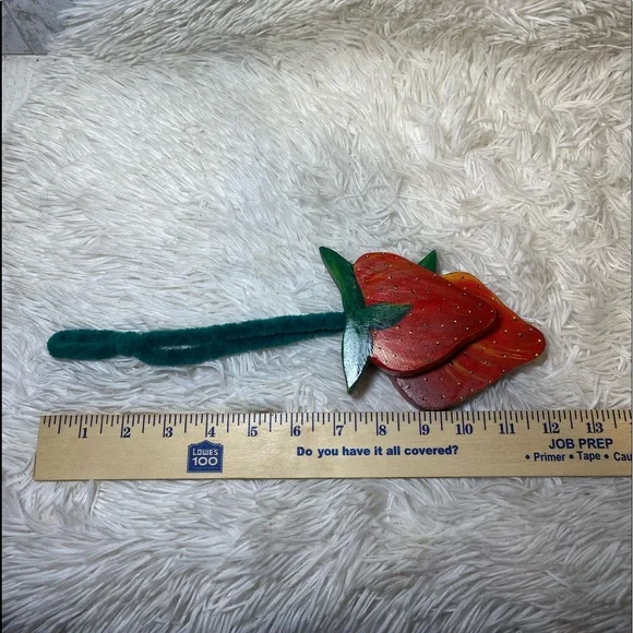 HAND CRAFTED Painted Set of double hanging wood strawberries NWOT Sealed - Picture 6 of 13